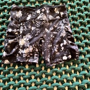 Lululemon speed track shorts in black and white tie dye.